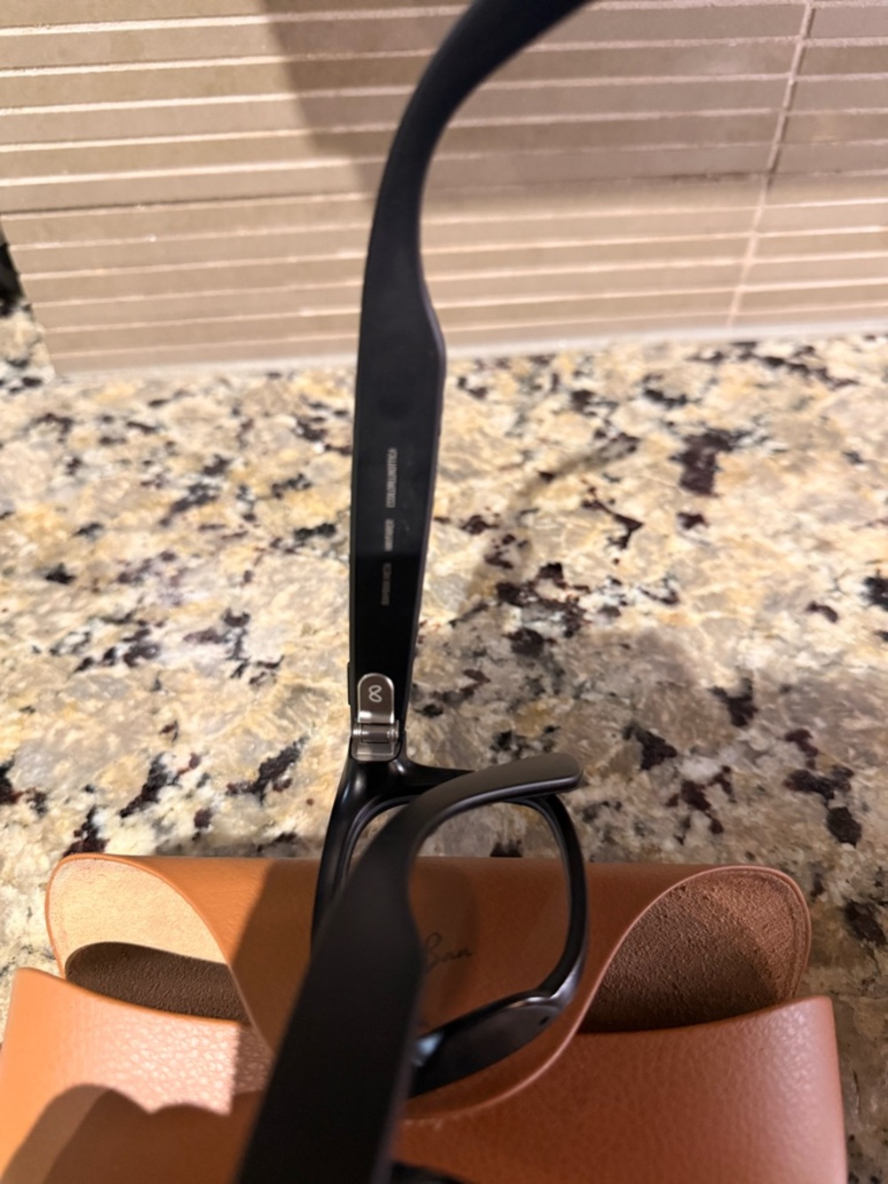 Ray-Ban meta wayfarer sz53 Gen 1 Black Frames with Brown Leather charge Case - Picture 3 of 9